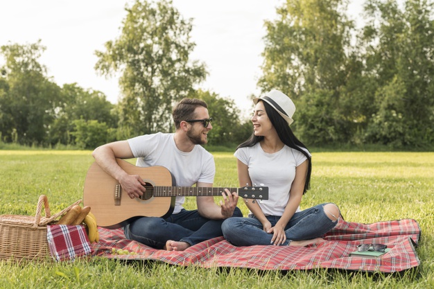 بهترین گیتار حرفه ای