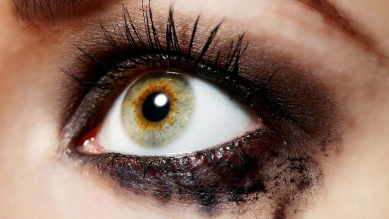 ریزش ریمل زیر چشم