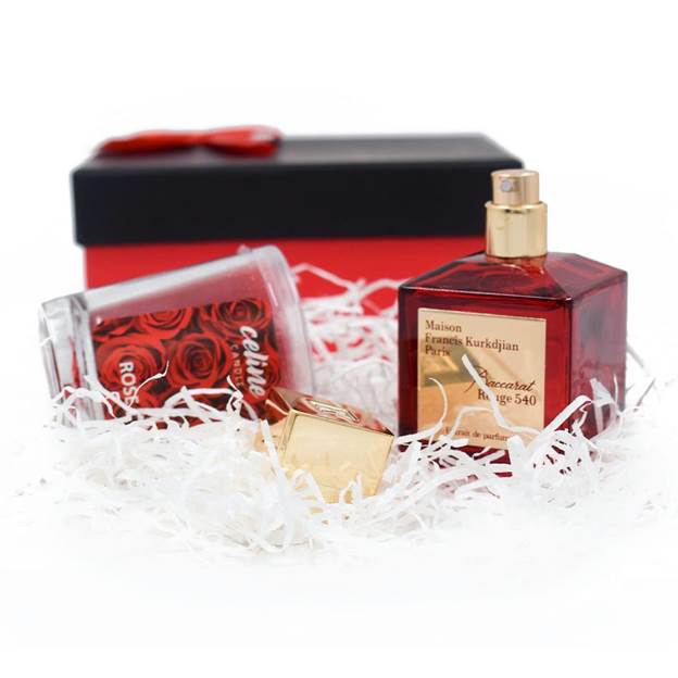 عطر و ادکلن یکی از بهترین هدیه برای روز زن
