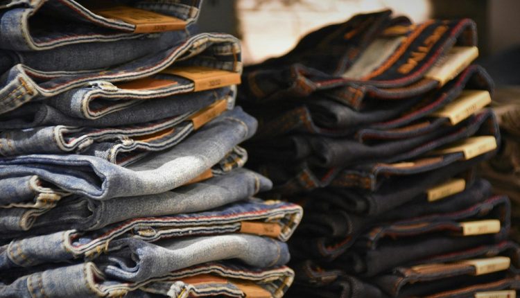 شلوار جین در رنگ ها و طرح های مختلف