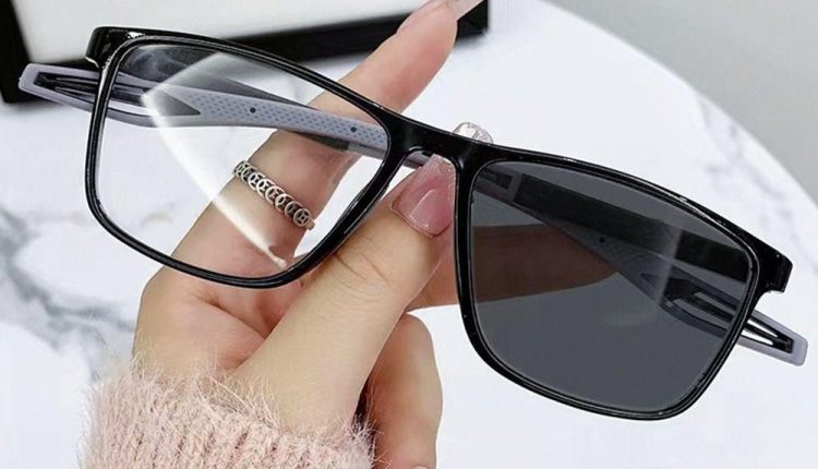 تصویری از عینک فتوکرومیک